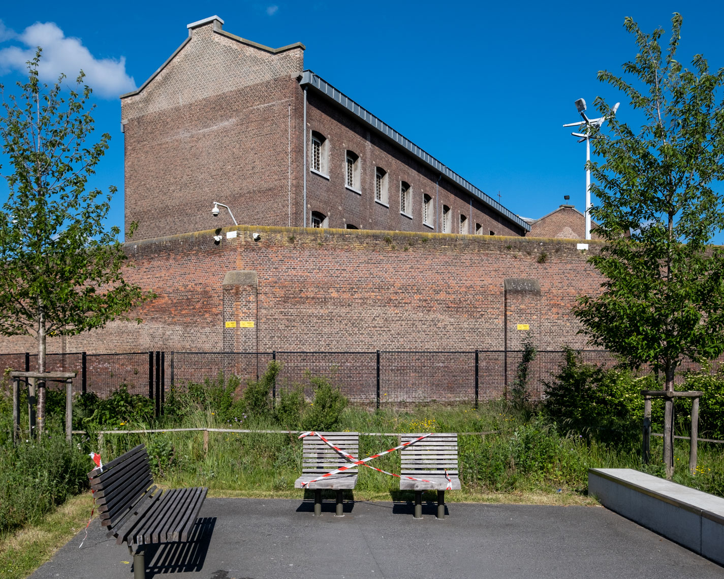 Het Caputsteenpark langs de gevangenis van Mechelen